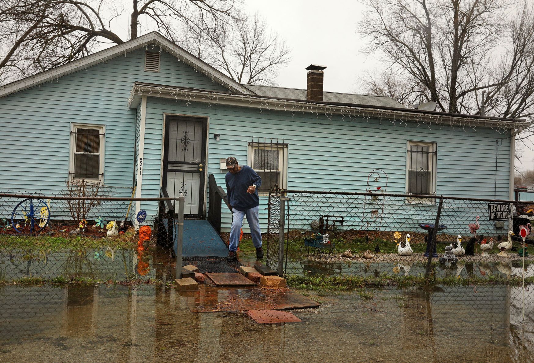 Centreville residents continue fighting flooding, sewer issues